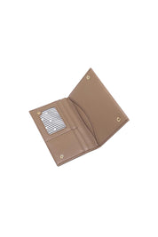 Product shot of the Venice Passport Wallet in colour Mocha, detail