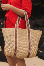 Product shot of the Bali Beach Bag - Naturalraffia in colour Naturalraffia, from the front