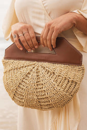 A model wearing the Carmella Bucket Bag in colour Naturtan, from the front, showing the whole outfit