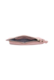 Product shot of the Suki Phone Bag in colour Dustypink (Pink), detail