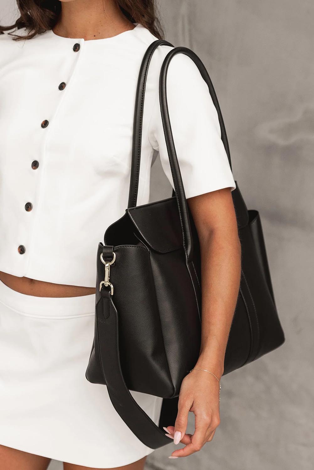 A model wearing the Leighton Tote Bag in colour Black (Black), from the front, showing the whole outfit