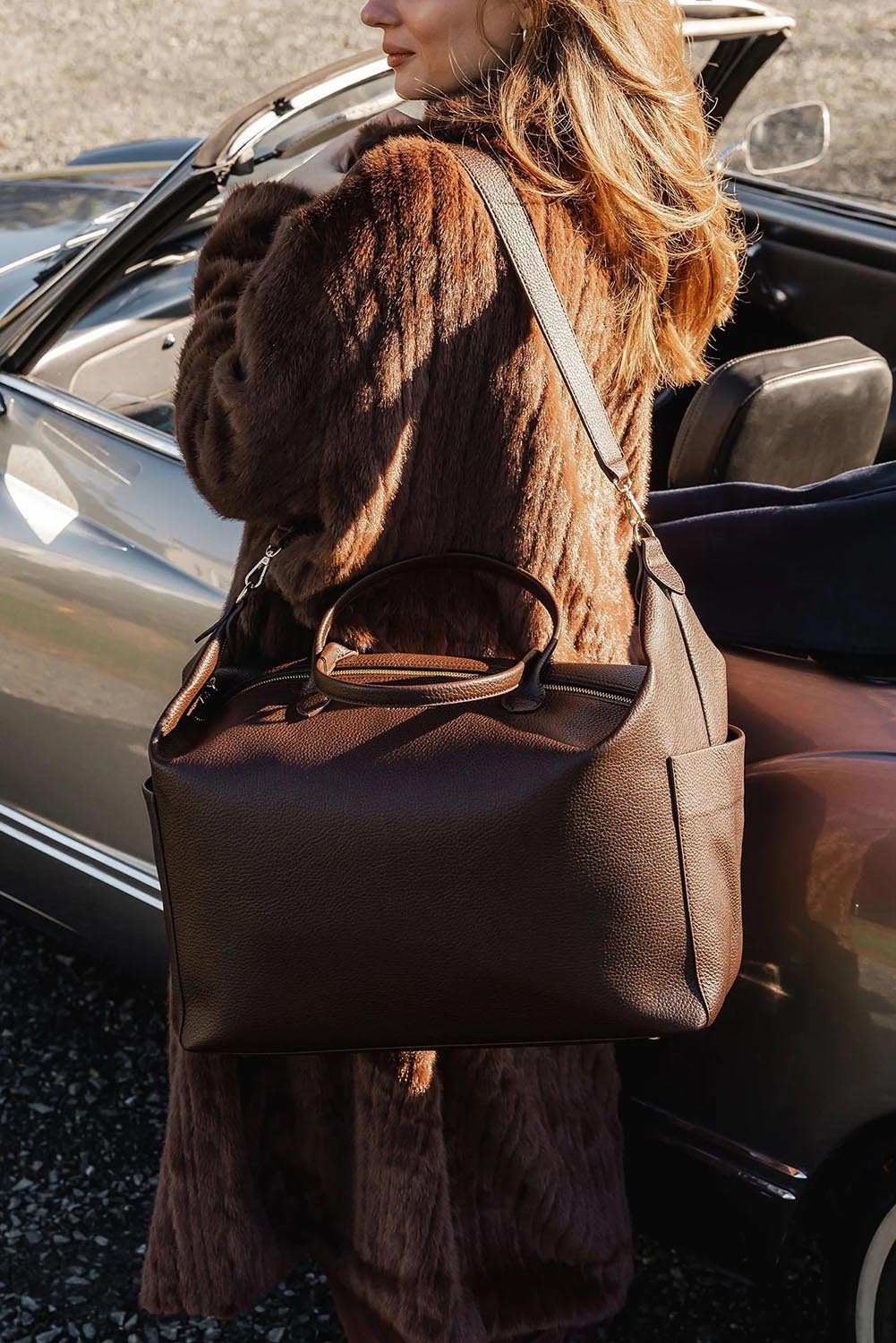 A model wearing the Ohio Overnight Bag in colour Chocolate, from the front, showing the whole outfit