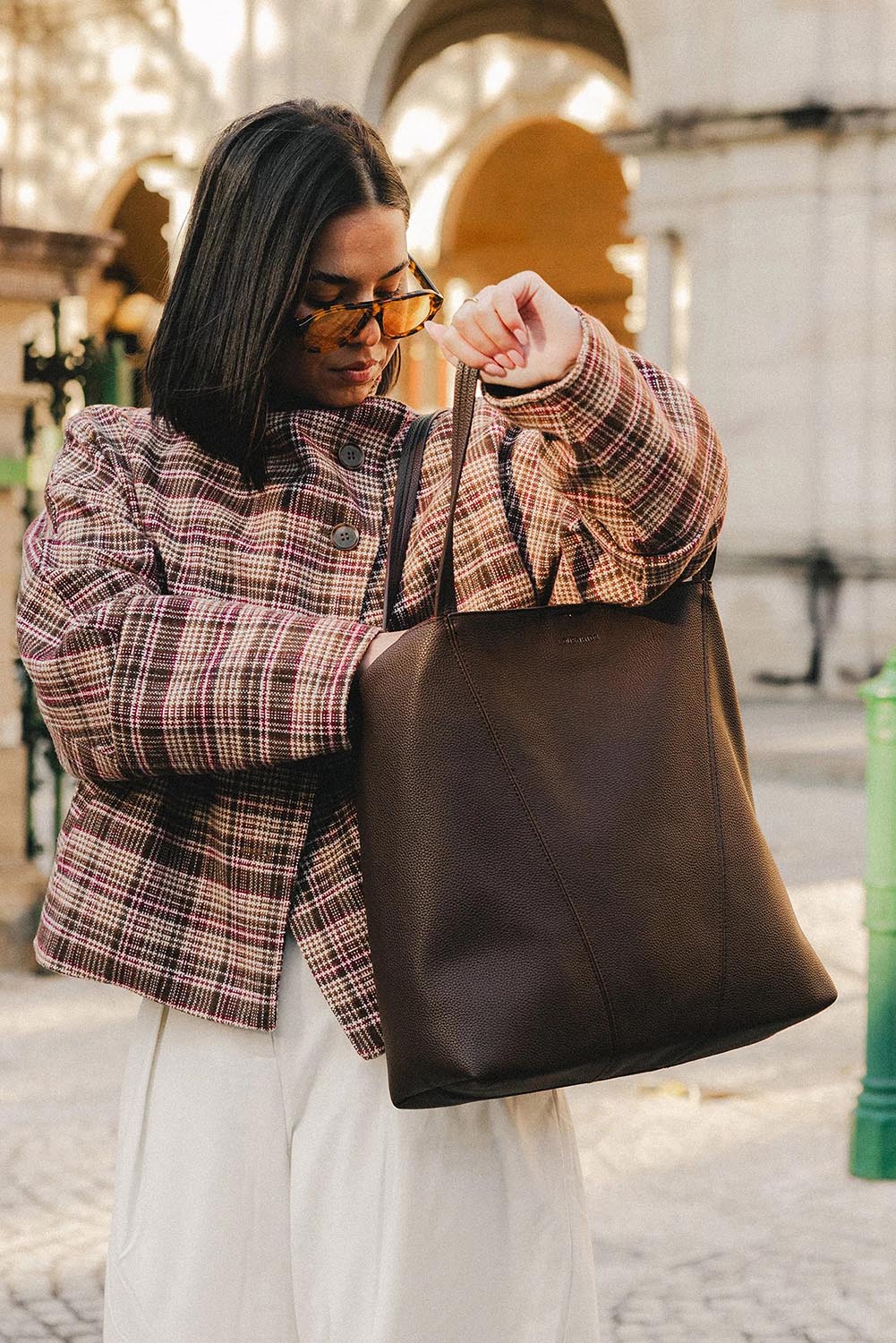 Product shot of the Colby Tote Bag - Chocolate in colour Chocolate, showing detail