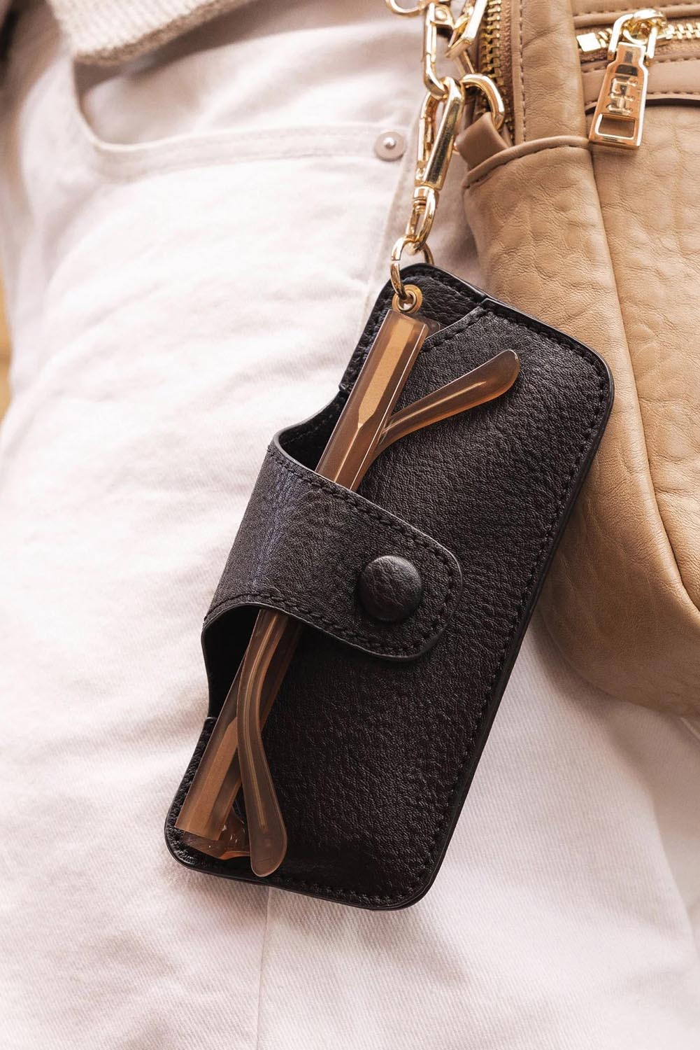 A model wearing the Skittles Glasses Case in colour Black (Black), from the front, showing the whole outfit