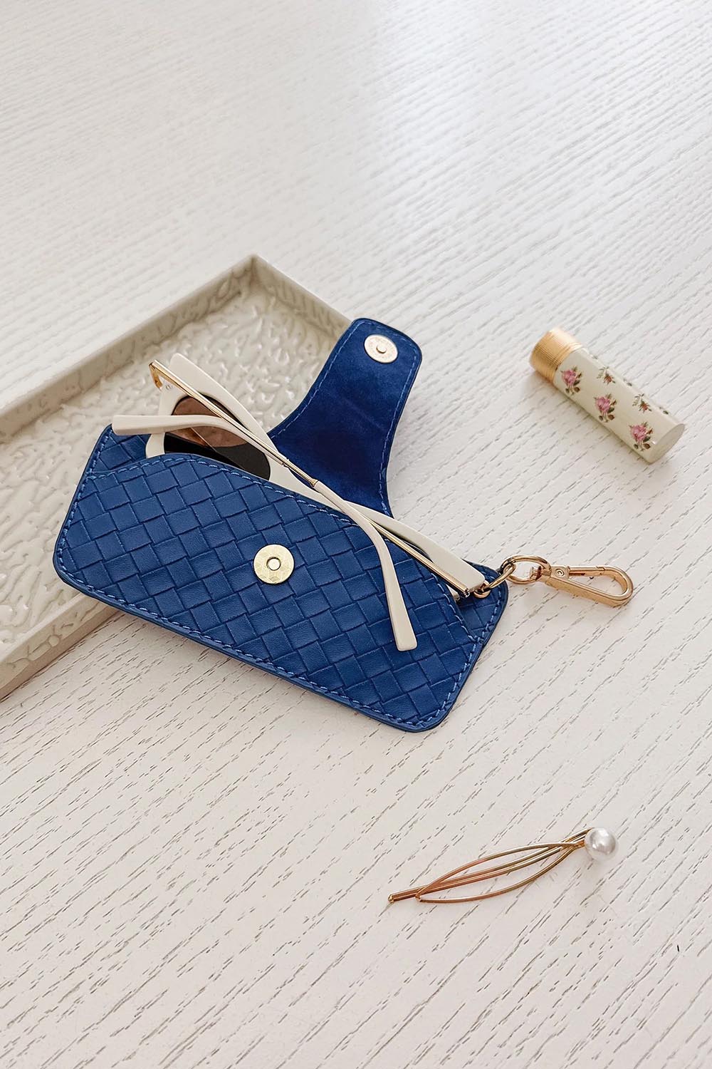 A model wearing the Woven Skittle Glasses Case in colour OceanBlue (Blue), from the front, showing the whole outfit