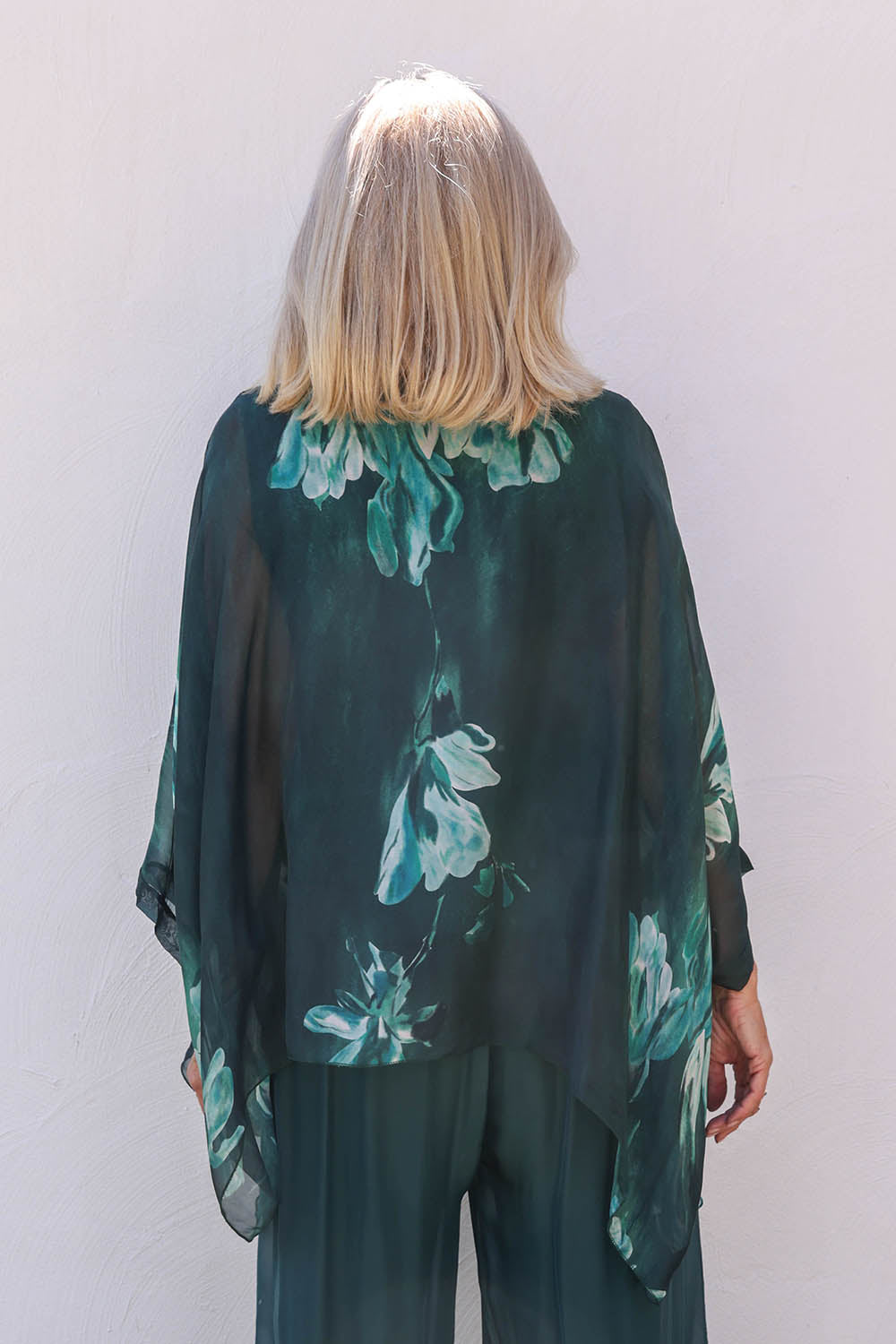 Model Sandy wearing the Silk Blend Printed Kaftan Top in colour Darkgreen (Green), from the back