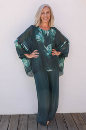 Model Sandy wearing the Silk Blend Printed Kaftan Top in colour Darkgreen (Green), from the front, showing the whole outfit