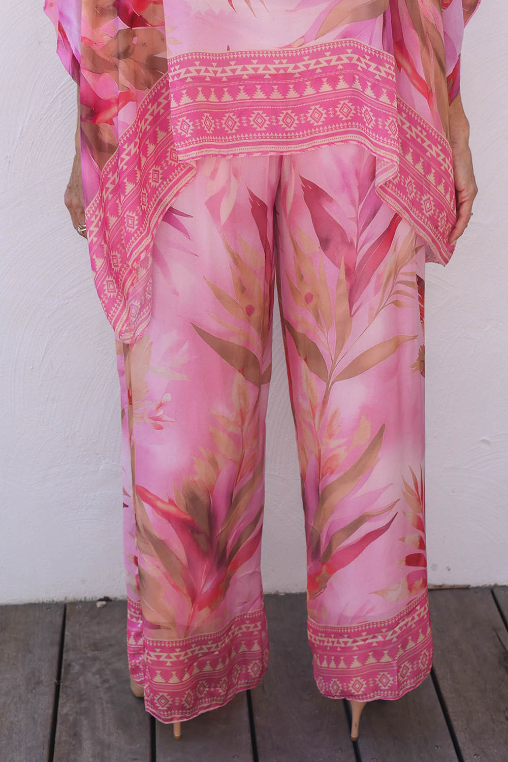 Model Sandy wearing the Silk Blend Printed Pant – Pinkprint (Pink), from the back