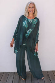 Model Sandy wearing the Silk Pant in colour Darkgreen (Green), from the front, showing the whole outfit