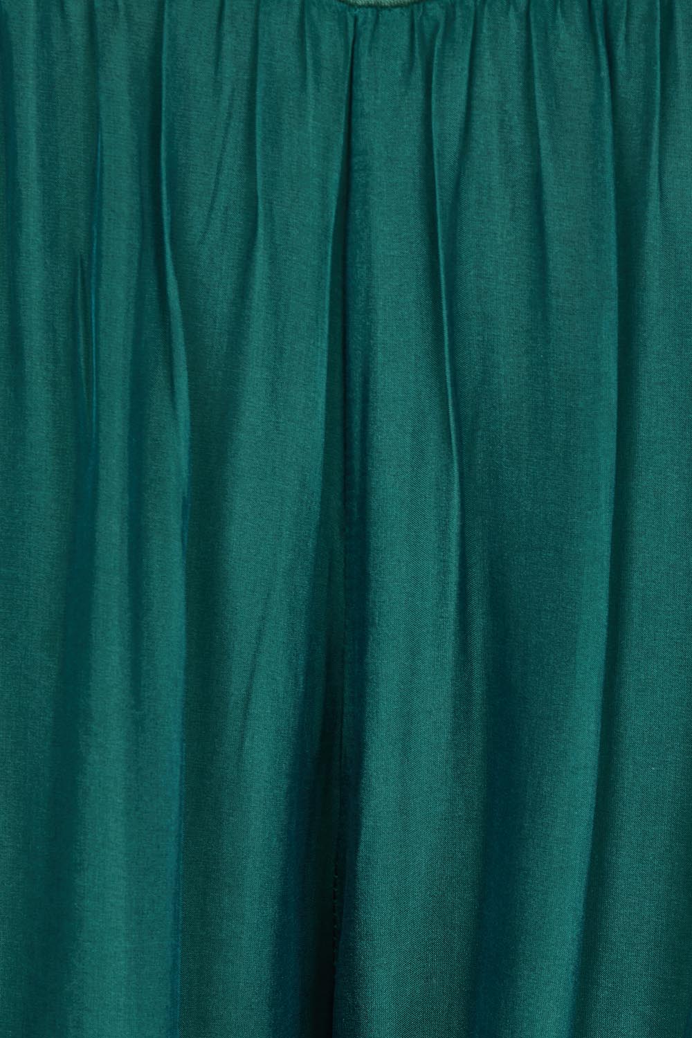 Product shot of the Silk Pant in colour Darkgreen (Green), detail