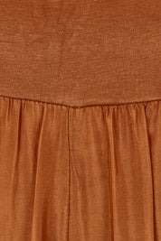Product shot of the Silk Pant in colour Goldbrown (Metallics), detail