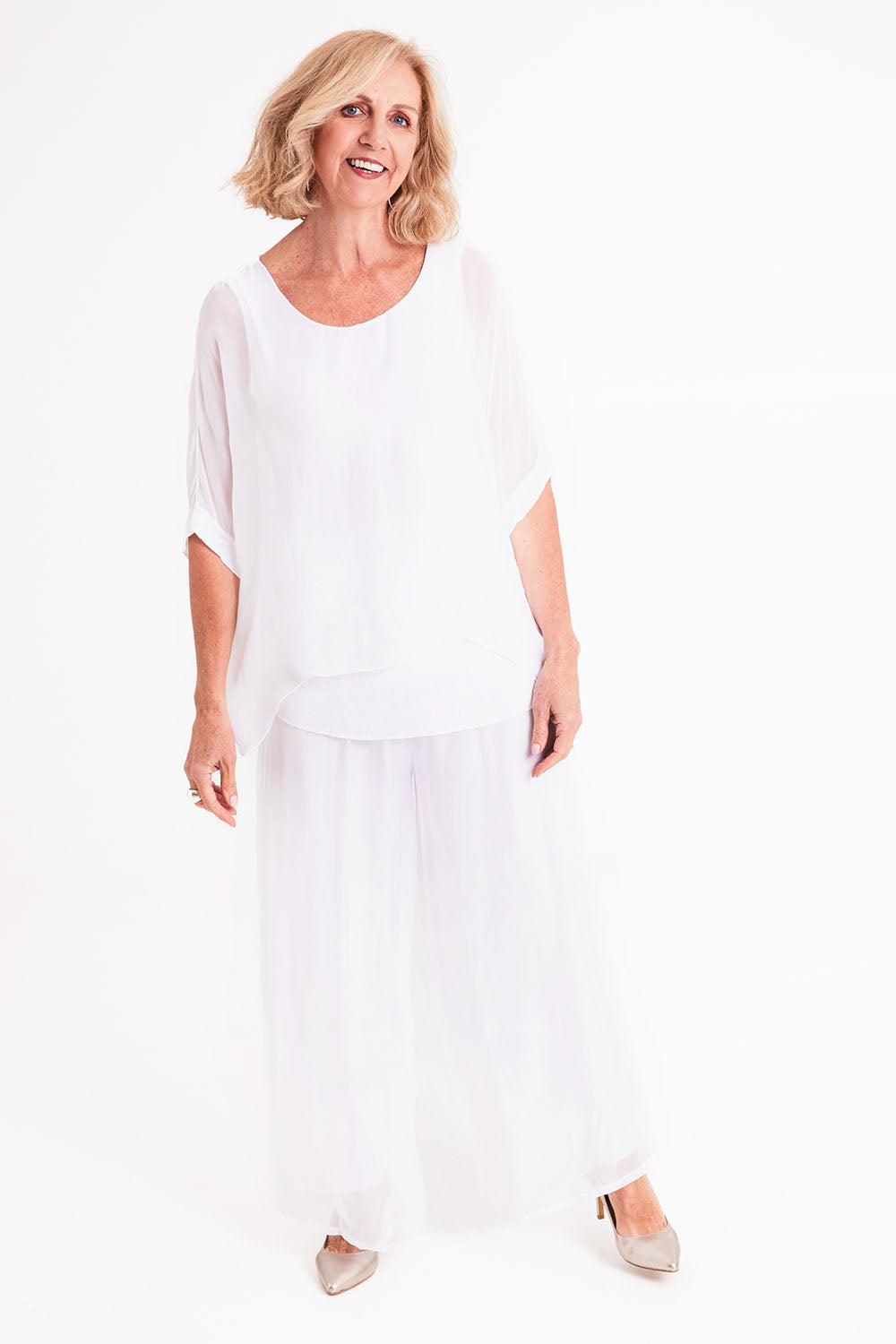 Model Sandy wearing the Silk Pant in colour White (White), from the front, showing the whole outfit