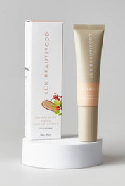 A model wearing size OneSize of the Tinted Complexion Balm in colour Light, from the front, showing the whole outfit