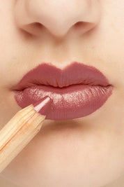 A model wearing the Lipstick Crayon Replenishment in colour Berrybite (Pink), from the front, showing the whole outfit