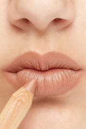 A model wearing the Lipstick Crayon Replenishment in colour Honeypeach (Pink), from the front, showing the whole outfit