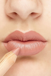 A model wearing the Lipstick Crayon Replenishment in colour Lycheesorb (Pink), from the front, showing the whole outfit