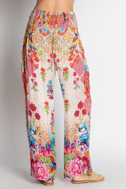A model wearing the Baglioni Pant in colour Print, from the back