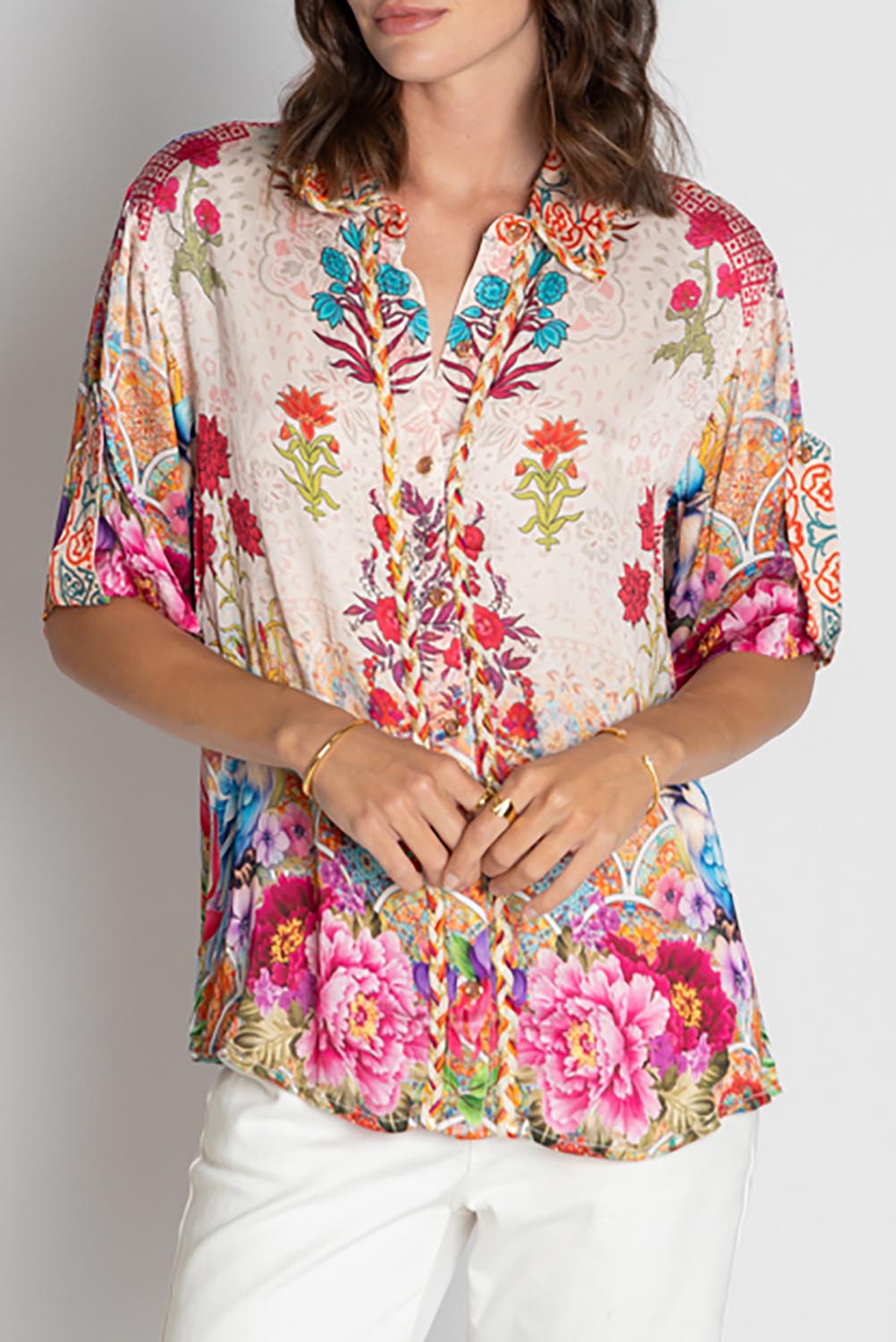 A model wearing the Baglioni Shirt in colour Print, from the front, cropped image