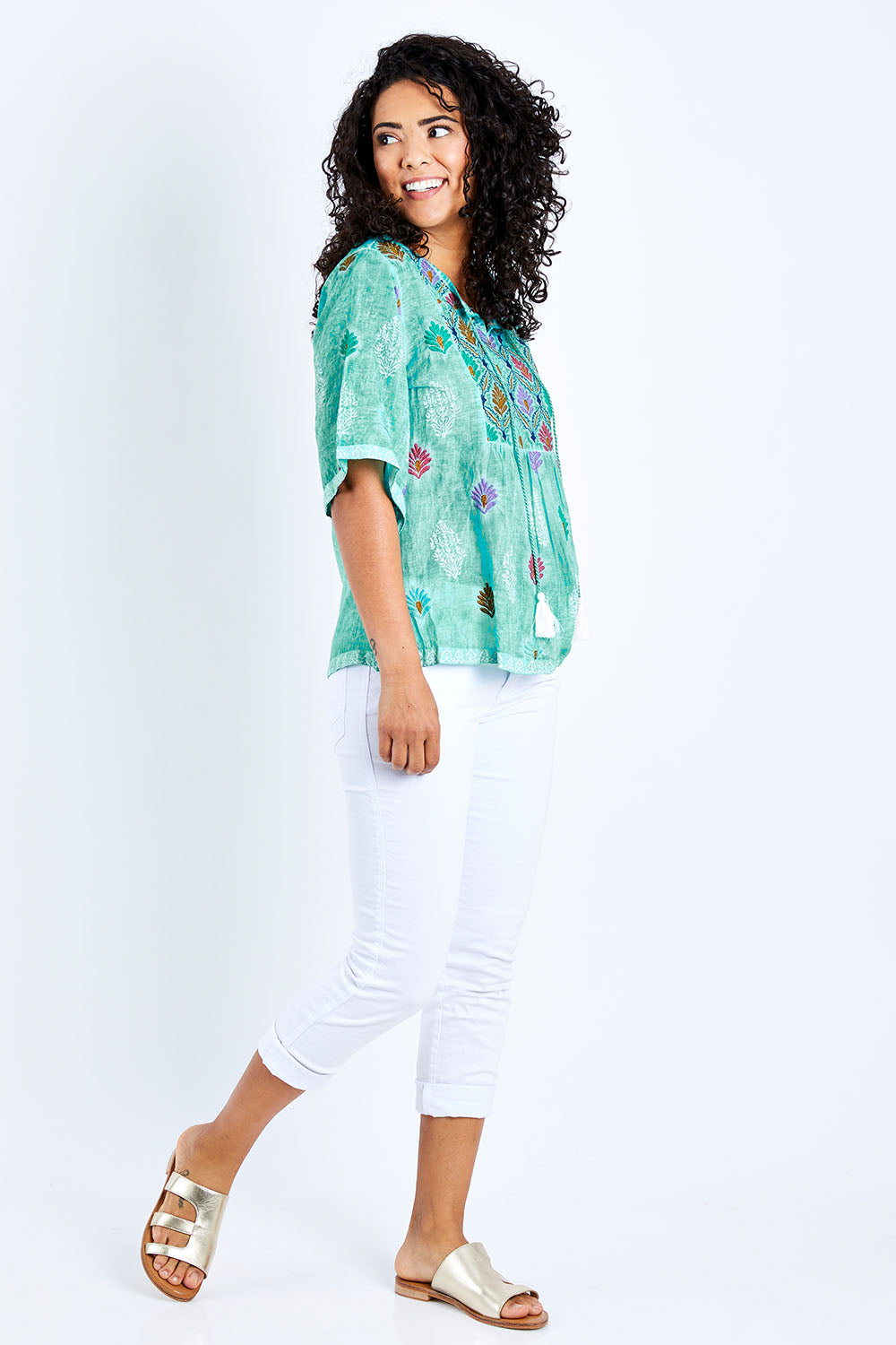 Model Pamela wearing size S of the Dixie Top in colour Sea (Green), from the front, showing the whole outfit