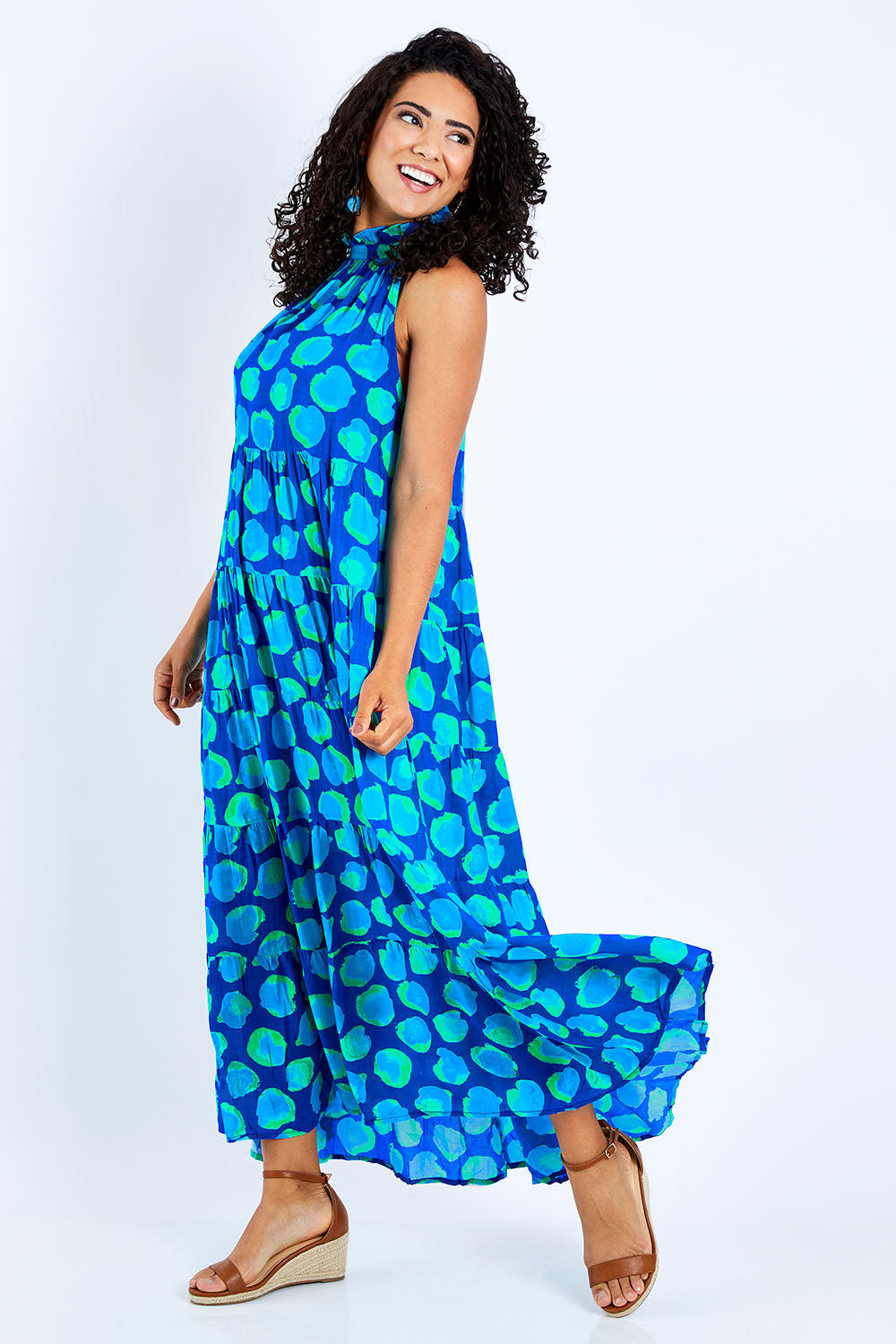 Model Pamela wearing size S of the Ethel Midi in colour Navy (Blue), from the front, showing the whole outfit