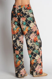 A model wearing the Hoshino Pant in colour Black, from the back