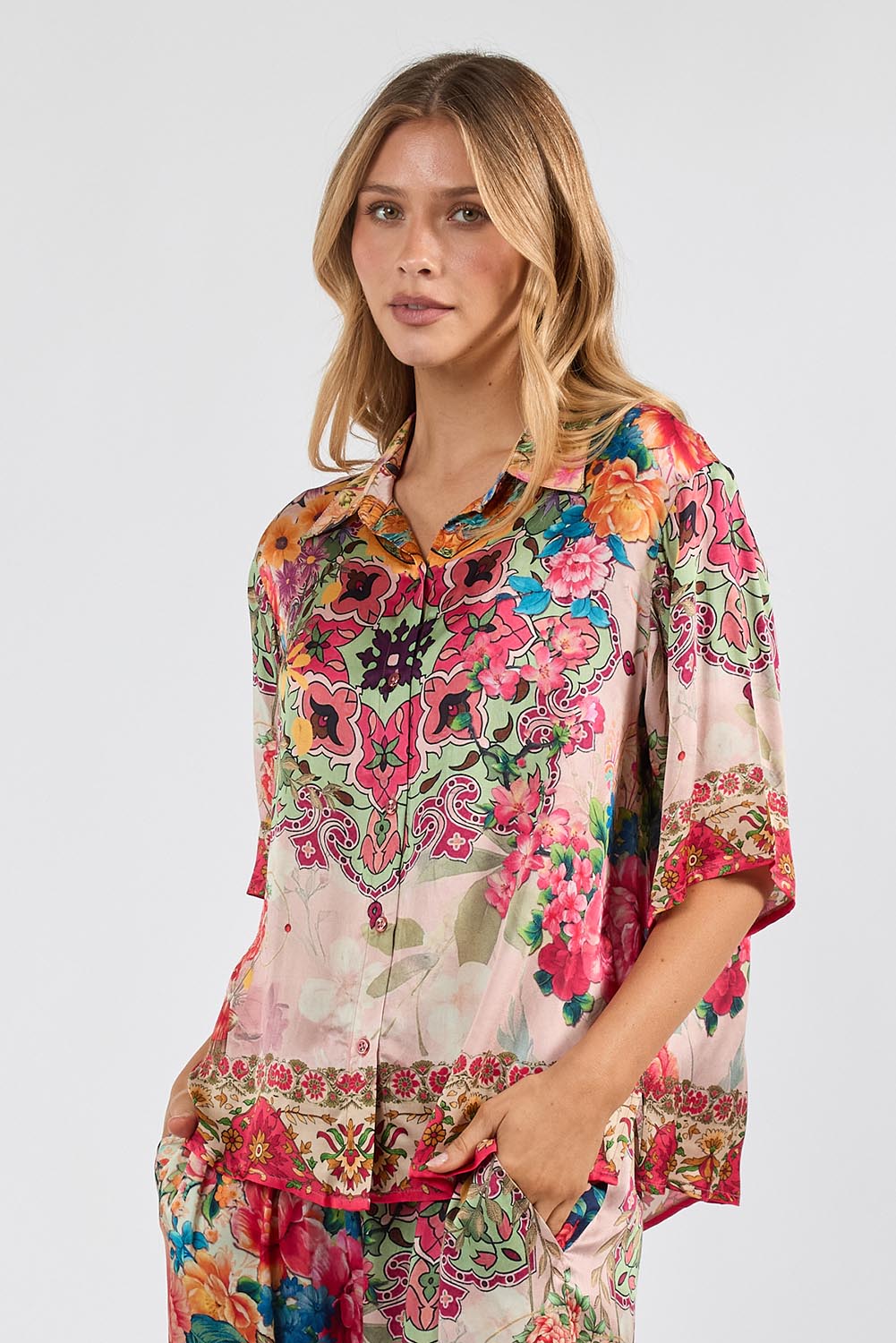Model Genericm wearing size sample of the Jardine Shirt – Print in colour Print, in a cropped view