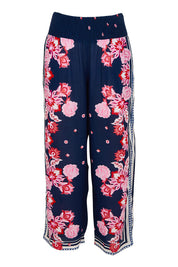 Product shot of the Ladera Pant in colour Navy (Blue), from the front