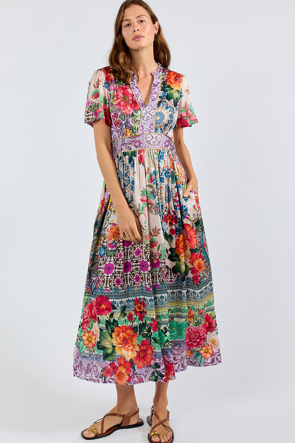 Model Genericm wearing size sample of the Miraval Midi Dress – Lilac in colour Lilac, from the front
