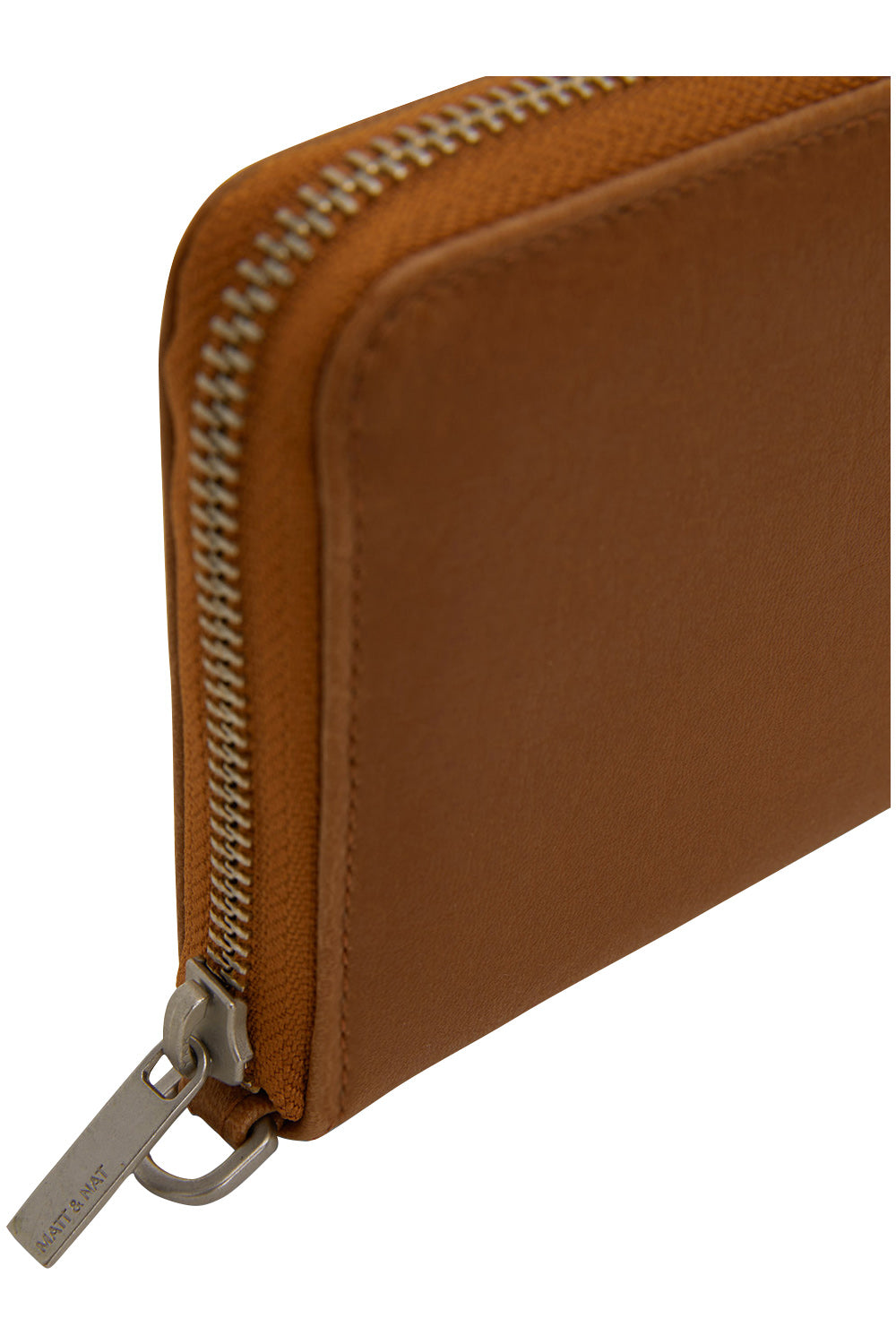 Product shot of the Elm Vegan Zip Around Wallet in colour Chili, detail