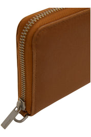 Product shot of the Elm Vegan Zip Around Wallet in colour Chili, detail