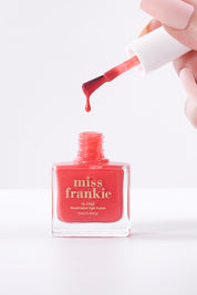 A model wearing size OneSize of the Chip Resistant Nail Polish in colour Prosecco, from the front, showing the whole outfit