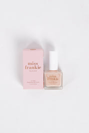 A model wearing size OneSize of the Chip Resistant Nail Polish in colour Secretsoir, from the front, showing the whole outfit