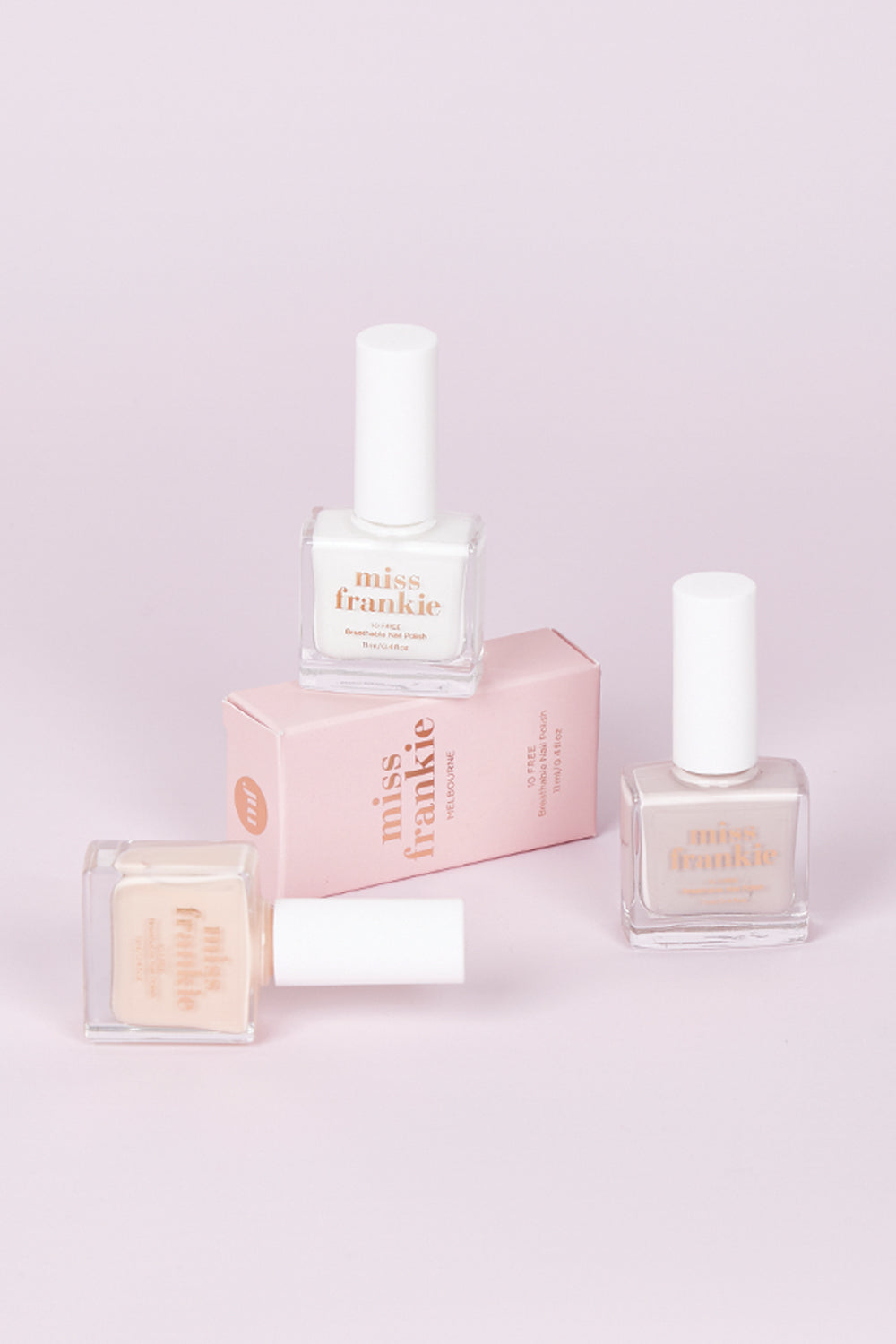 A model wearing size OneSize of the Chip Resistant Nail Polish in colour Secretsoir, from the front, showing the whole outfit