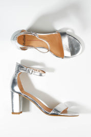 A model wearing size 36 of the Gessie Heel in colour Silver (Metallics), from the front, showing the whole outfit