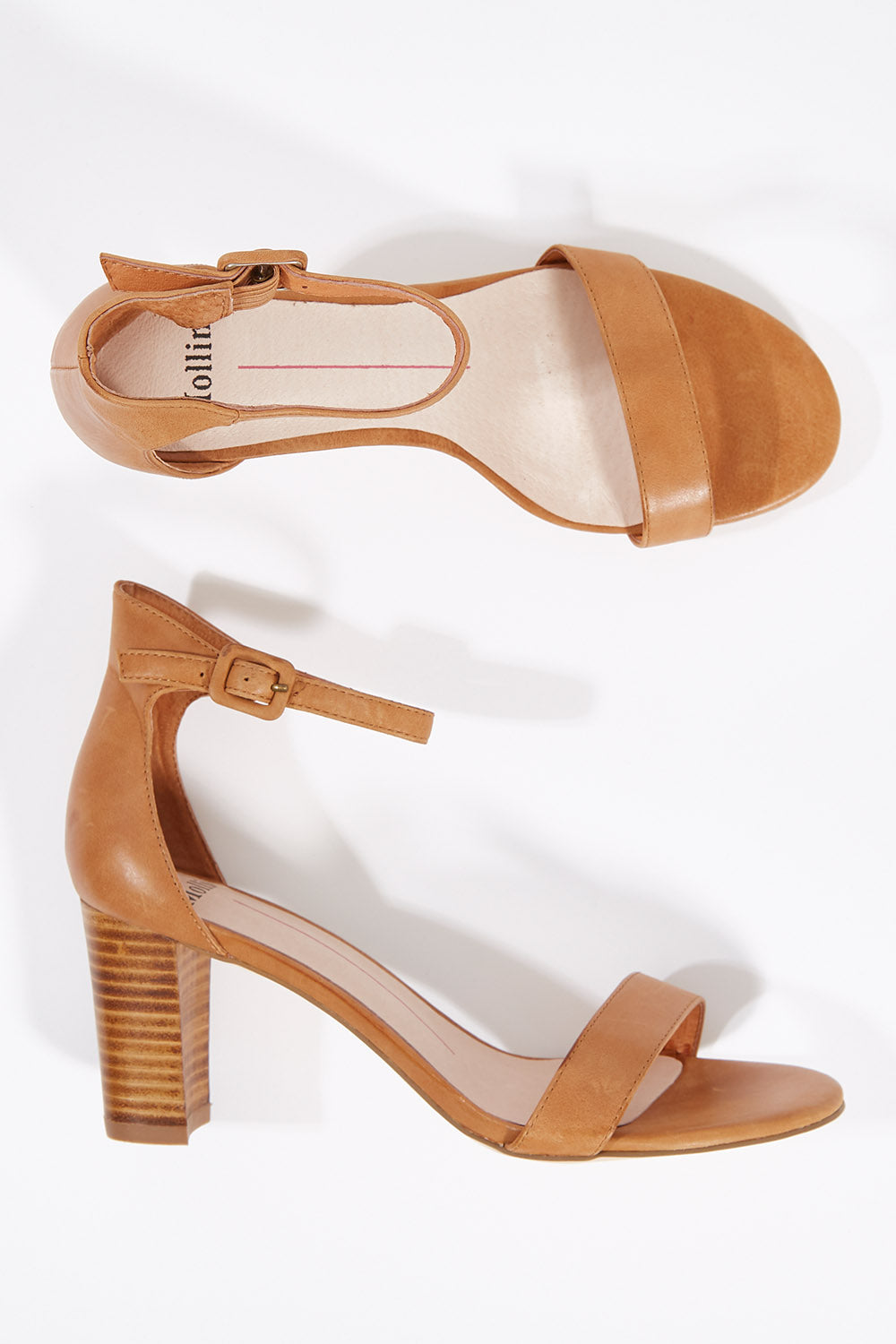 A model wearing size 37 of the Gessie Heel in colour Tan, from the front, showing the whole outfit