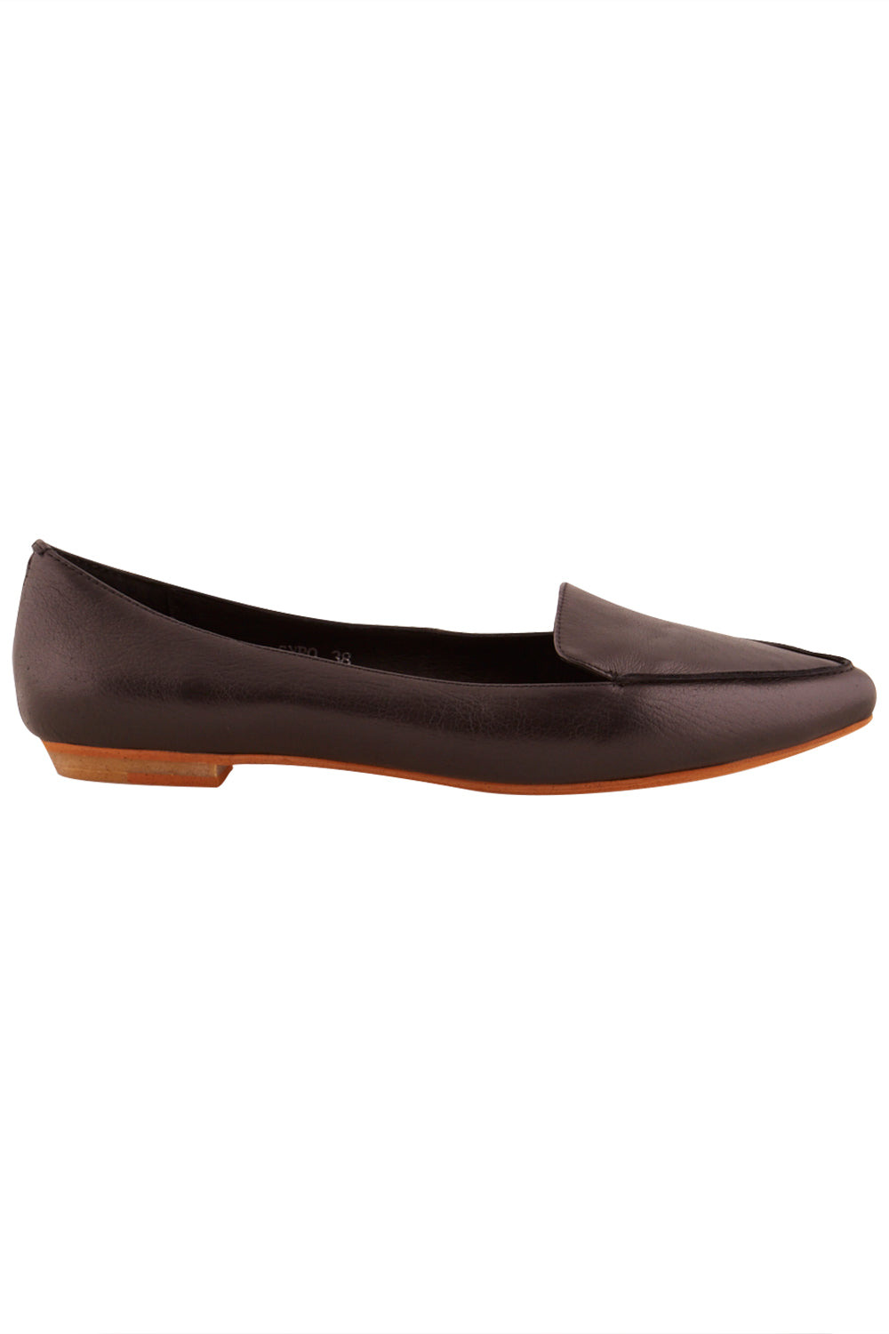 Product shot of the Gyro Flat in colour Black (Black), from the front