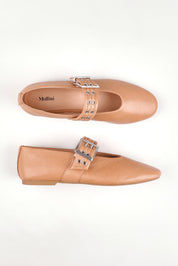 A model wearing size 37 of the Hearts Leather Flat in colour Dktanleath, from the front, showing the whole outfit