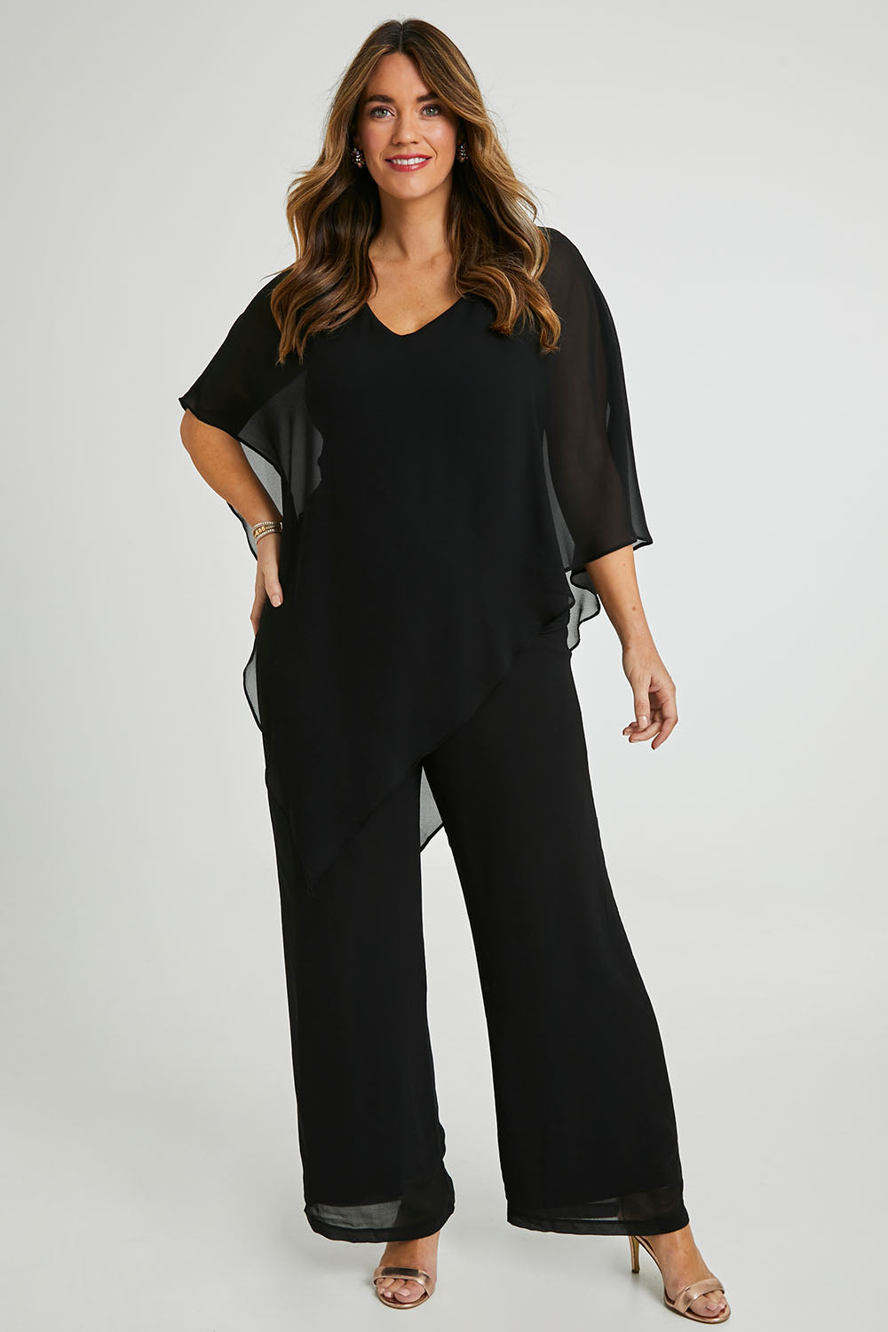 Model Laura wearing size 14 of the Marie Pants in colour Black (Black), from the front, showing the whole outfit