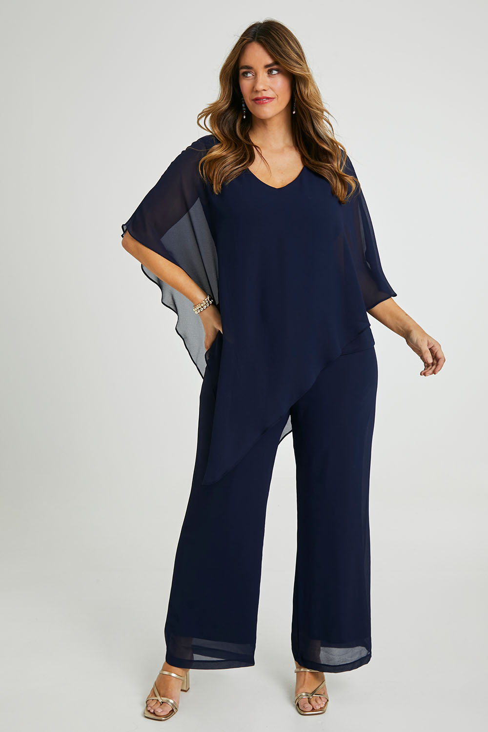 Model Laura wearing size 14 of the Marie Pants in colour Navy (Blue), from the front, showing the whole outfit