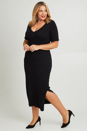 Model Fiona wearing size XL of the Astrid Dress in colour Black (Black), from the front, showing the whole outfit