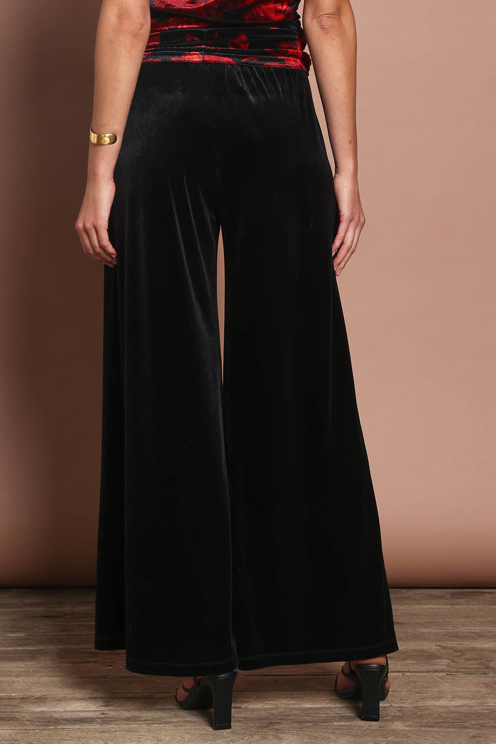 Kaia Velvet Pants – Black