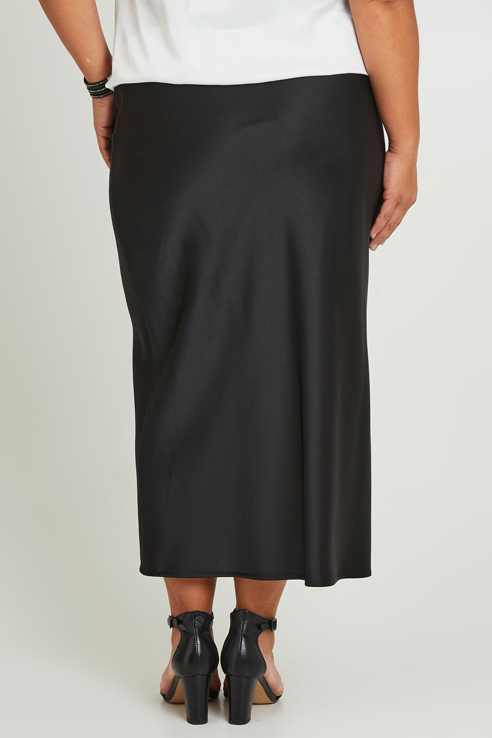 Model Ashleigh wearing size 16 of the Sienna Skirt in colour Black (Black), from the back