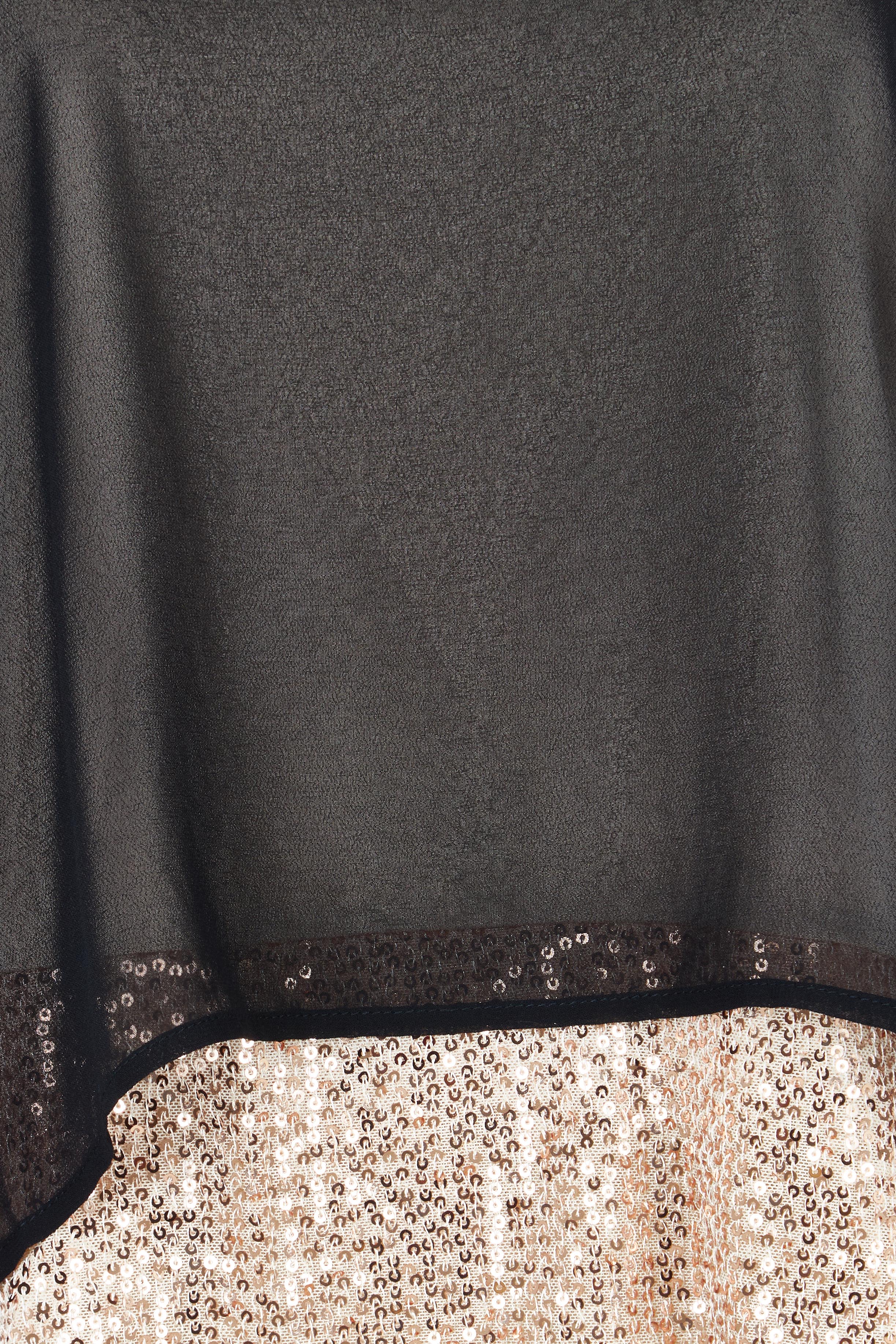 Product shot of the Ria Top in colour Blackgold (Black), detail