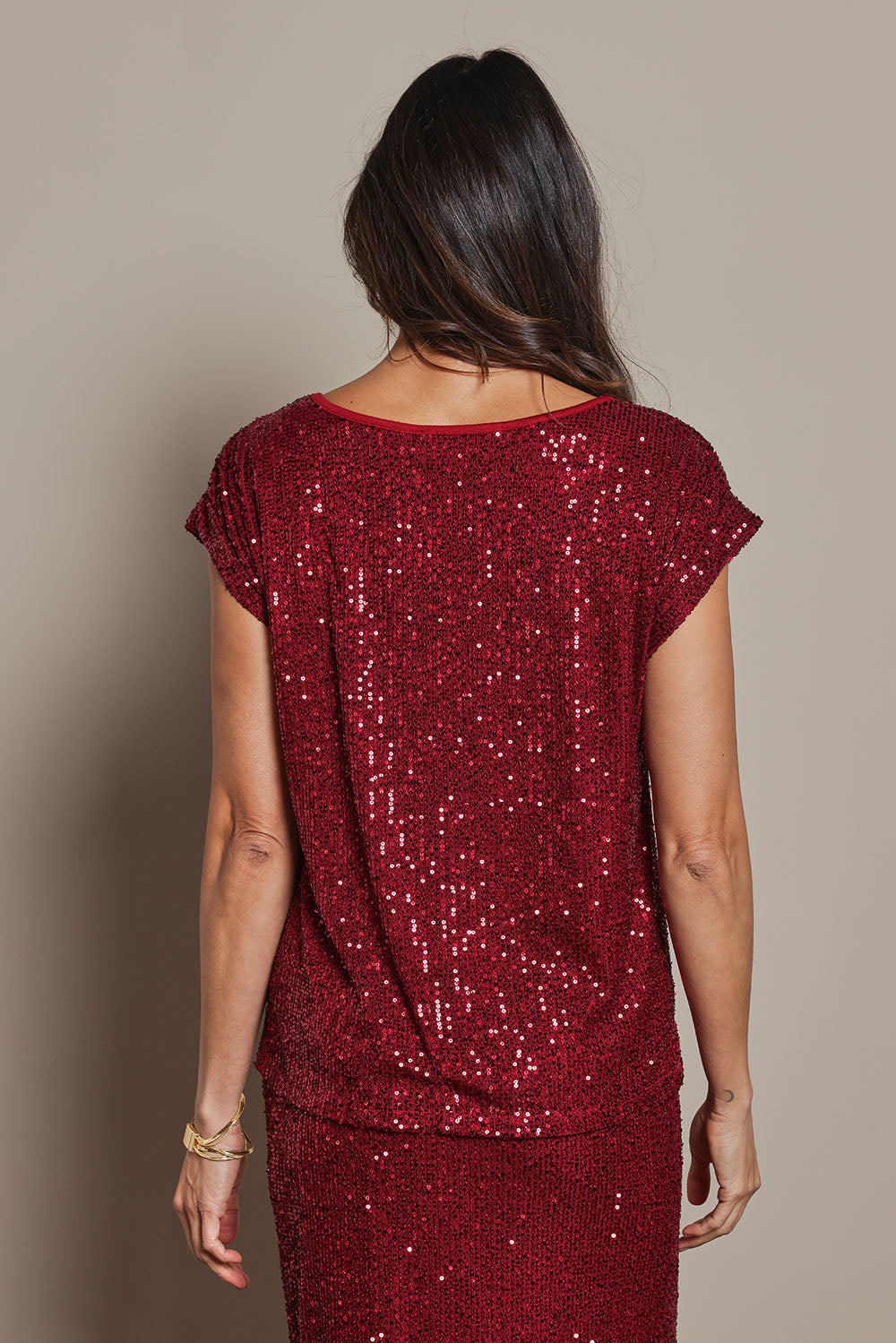 Model Amanda wearing size 10 of the Reegan Sequin Top in colour Rouge (Metallics), from the back
