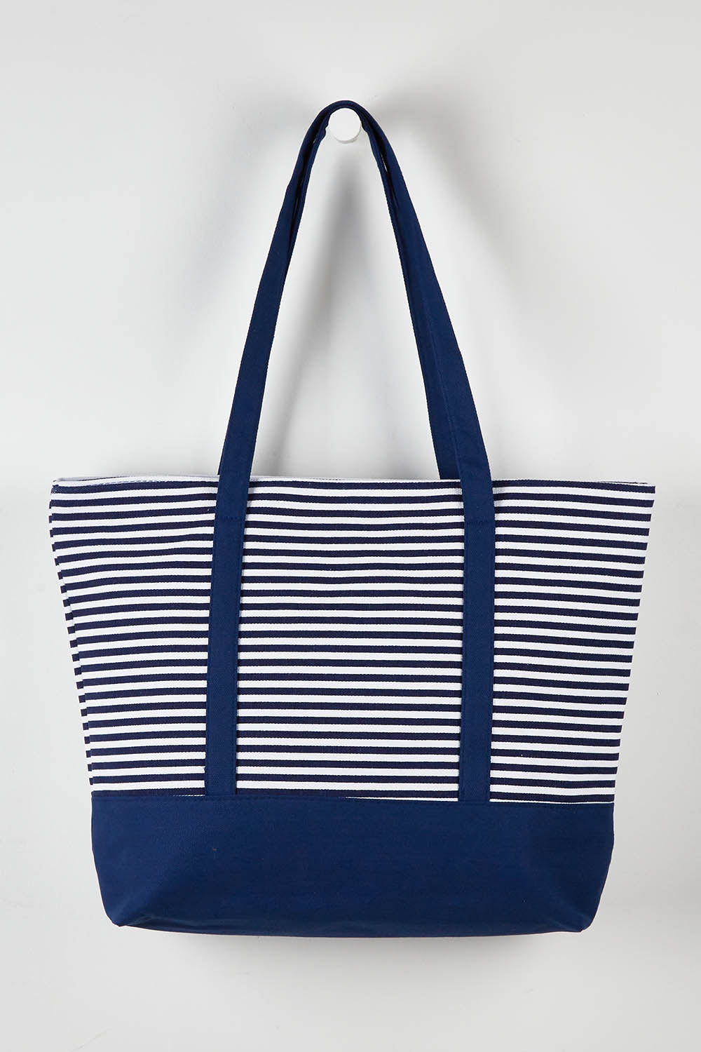 A model wearing size OneSize of the Sorrento Beach Bag in colour Bluestripe (Blue), from the front, showing the whole outfit