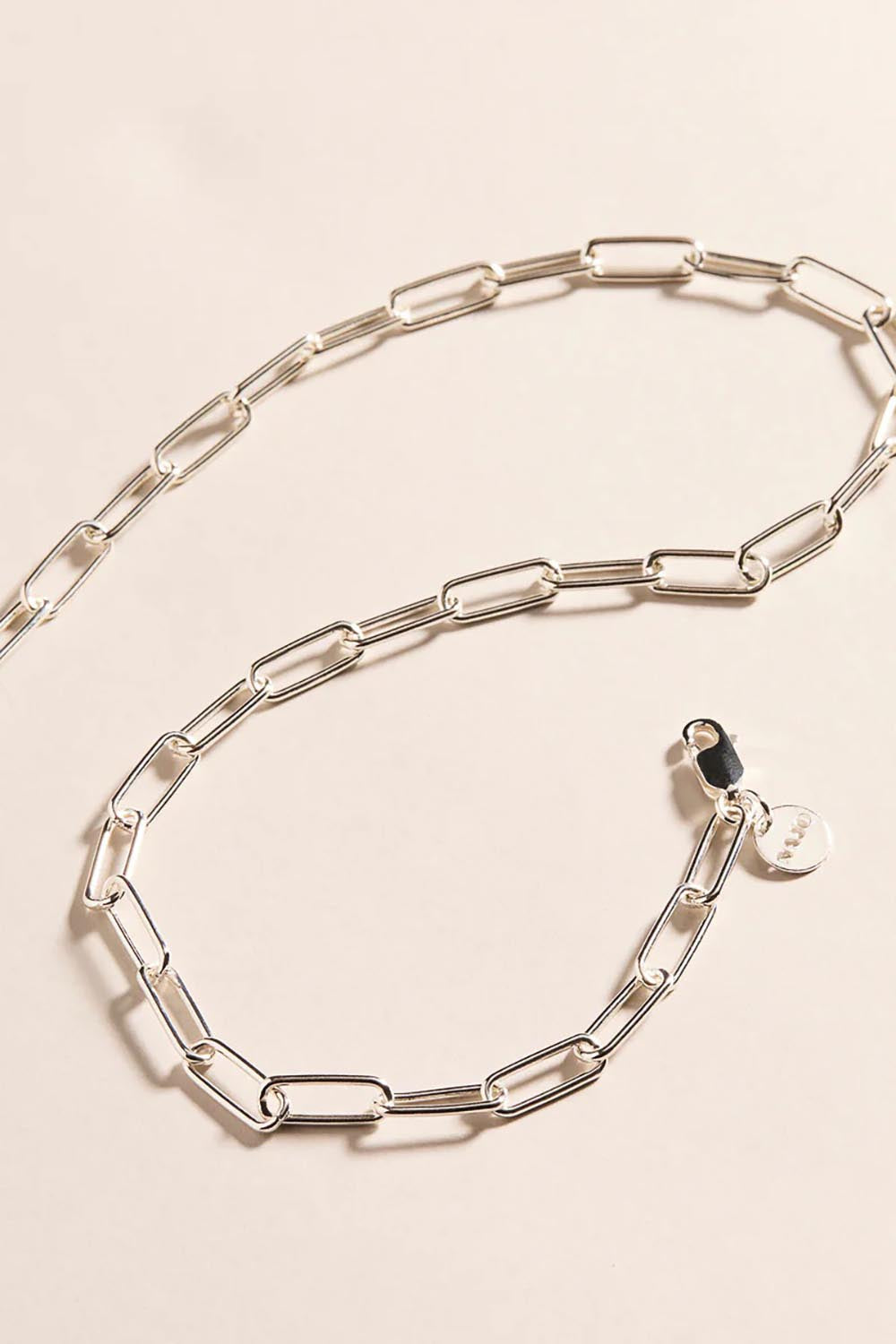 A model wearing the Vista Chain Necklace in colour Silver (Metallics), from the front, showing the whole outfit