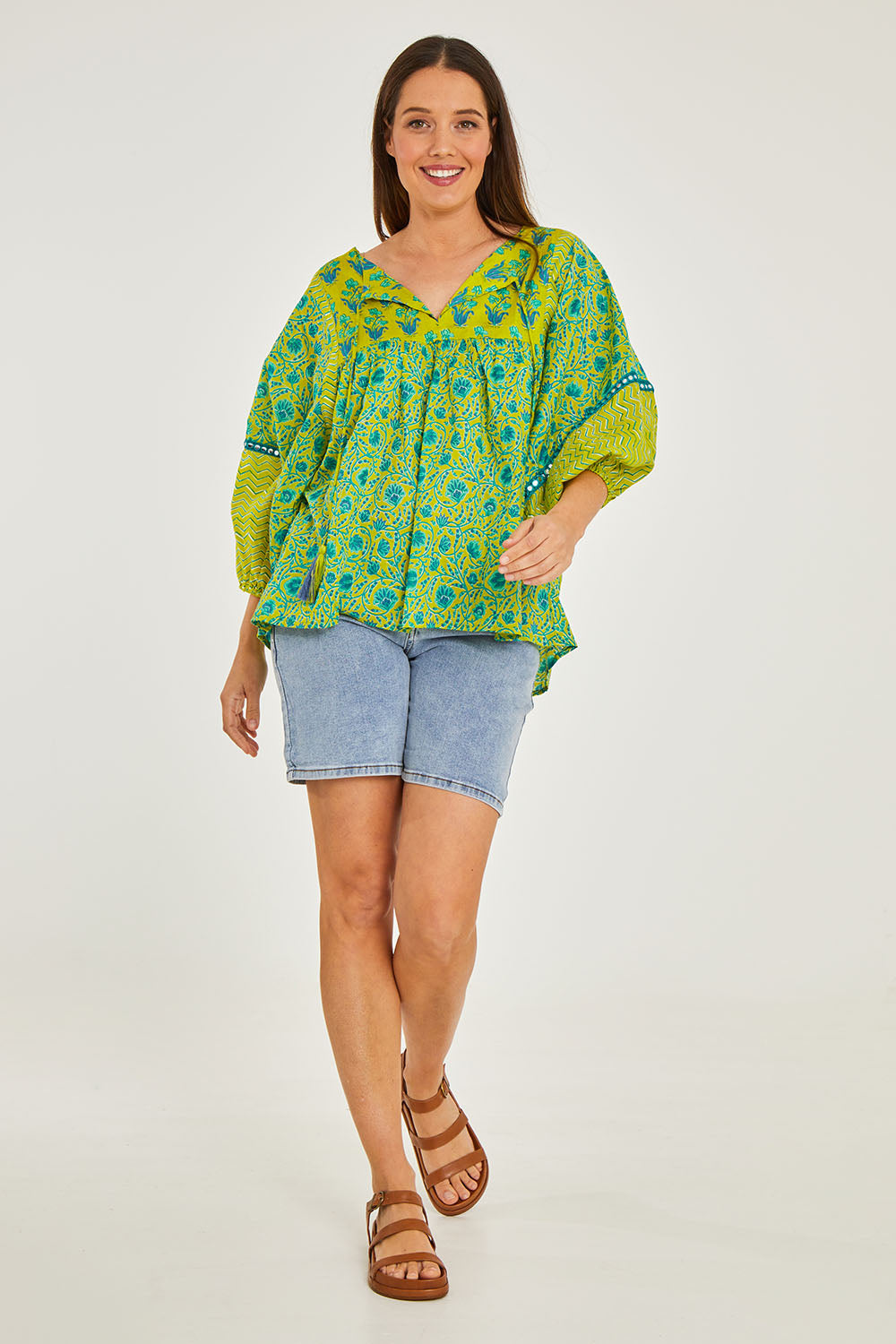 Model Georgia wearing size S of the Bahamas Top in colour Islalime (Green), from the front, showing the whole outfit