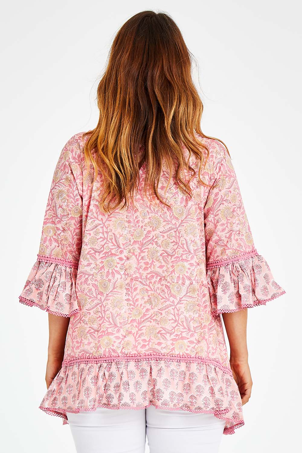 Model Laura wearing size L of the Hacienda Tunic in colour Pink (Pink), from the back