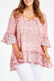 Model Laura wearing size L of the Hacienda Tunic in colour Pink (Pink), from the front, cropped image