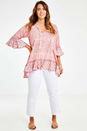 Model Laura wearing size L of the Hacienda Tunic in colour Pink (Pink), from the front, showing the whole outfit